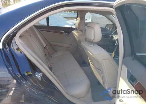 2009 Mercedes-Benz C 300 Luxury 4Matic из США, поврежденный, VIN WDDGF81X99R068934